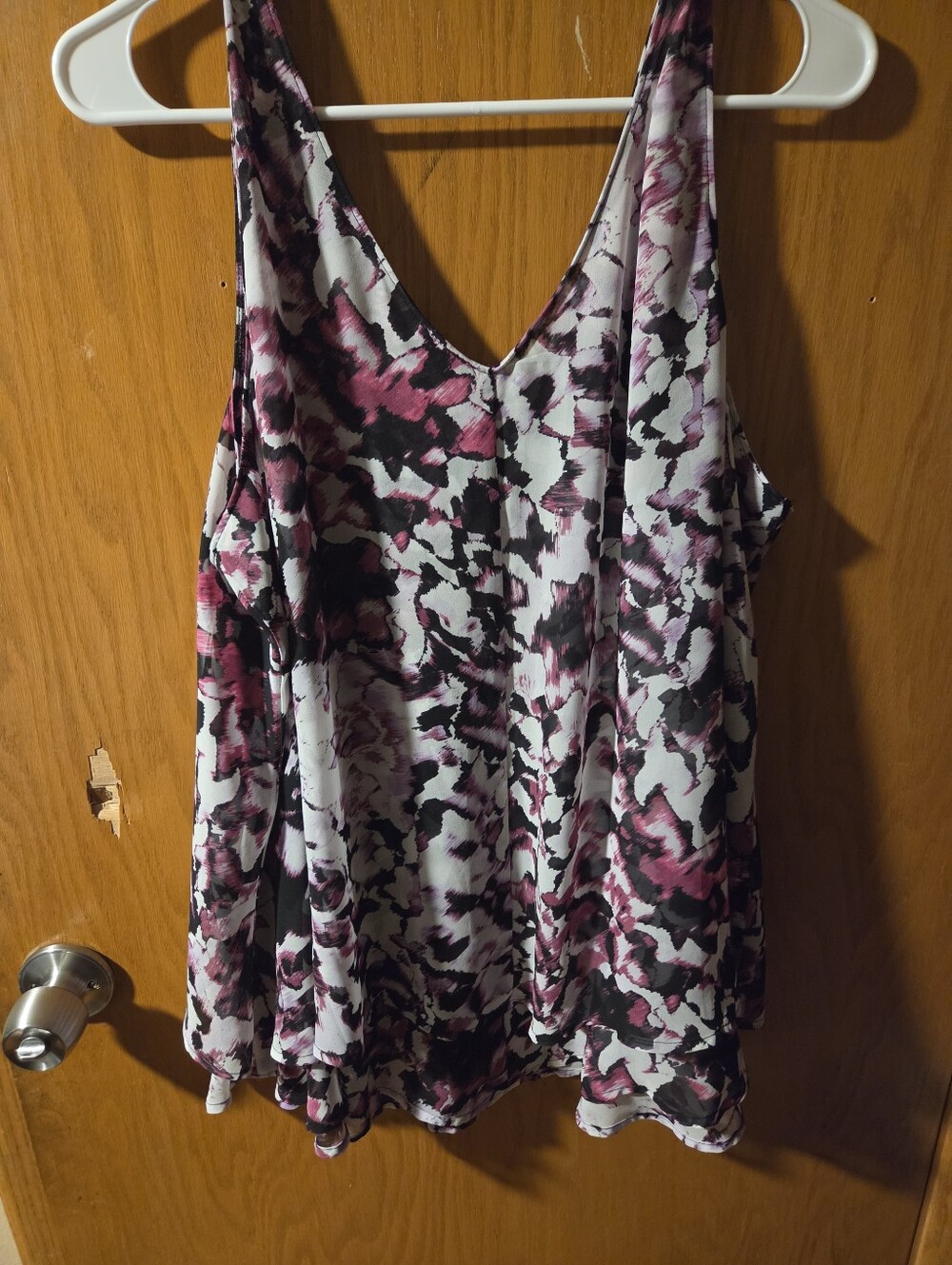 Women's Sleeveless V-Neck Floral Print Tank Top - Pink/Black